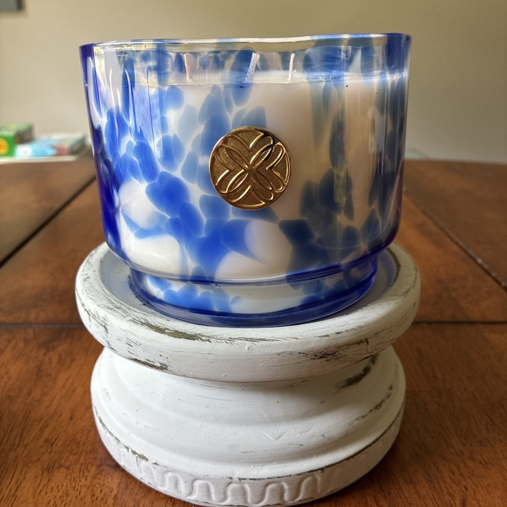 Lily Pulitzer 24.5 Oz CANDLE Sand Bar New Without Box Beautiful Glass Container